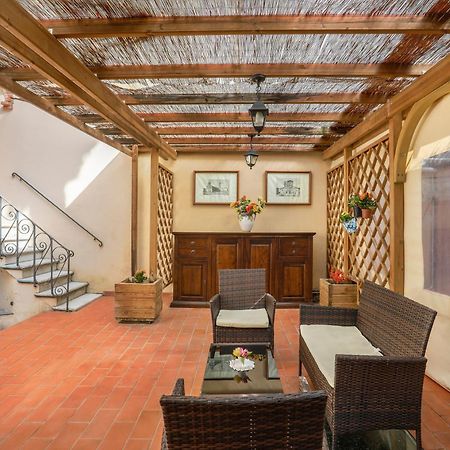 Antica Residenza Santa Chiara -City Center Lucca Exterior photo