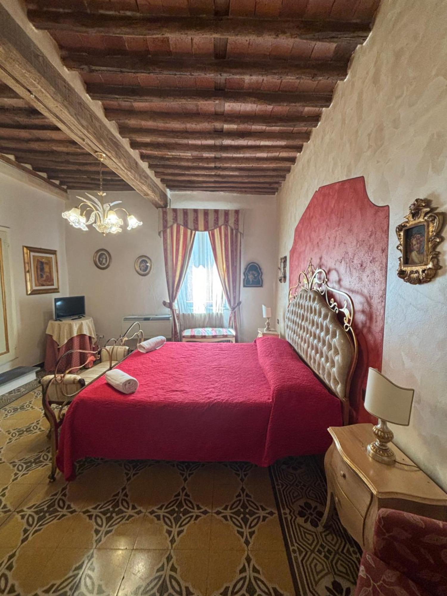 Antica Residenza Santa Chiara -City Center Lucca Exterior photo