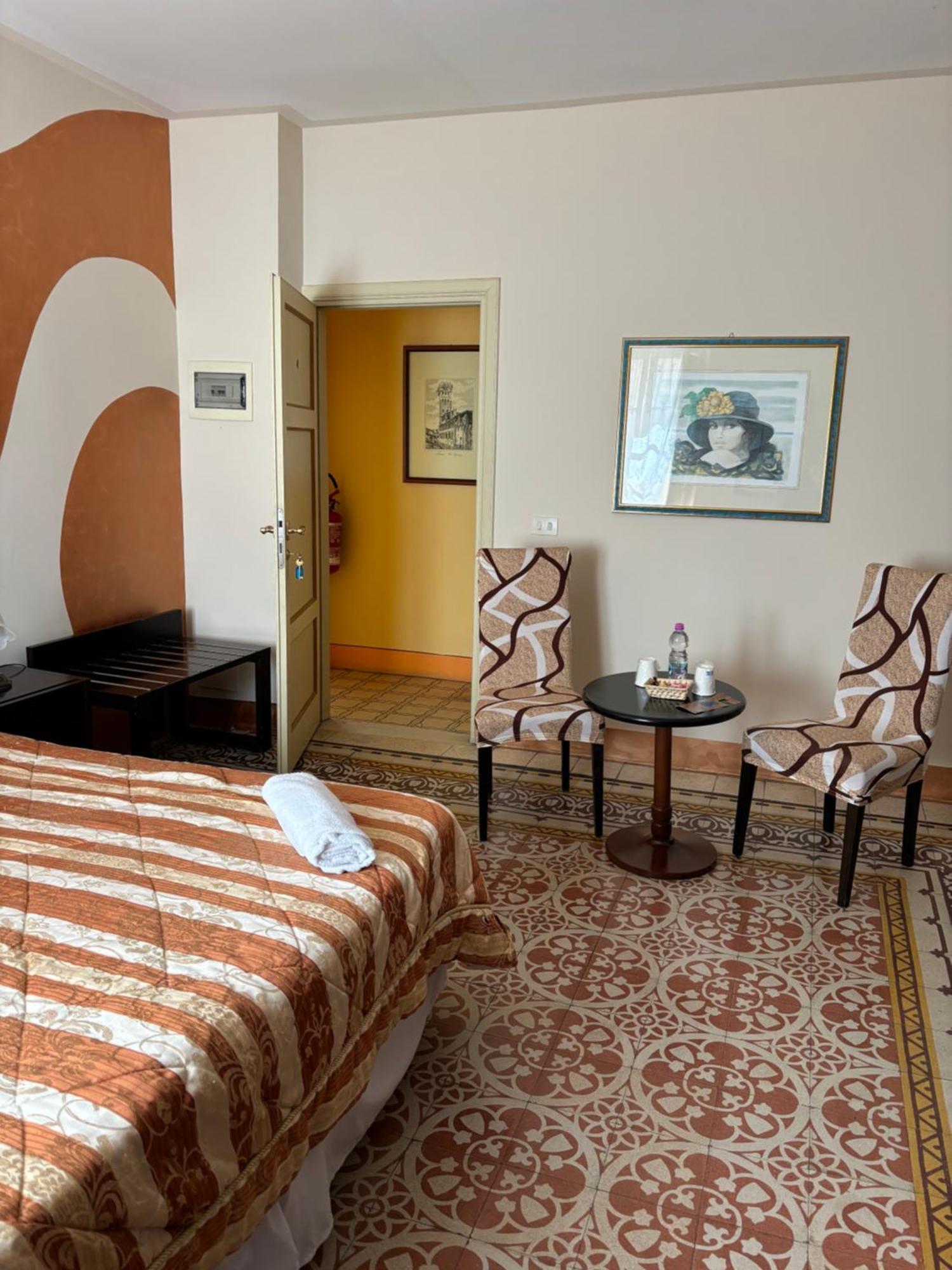 Antica Residenza Santa Chiara -City Center Lucca Exterior photo