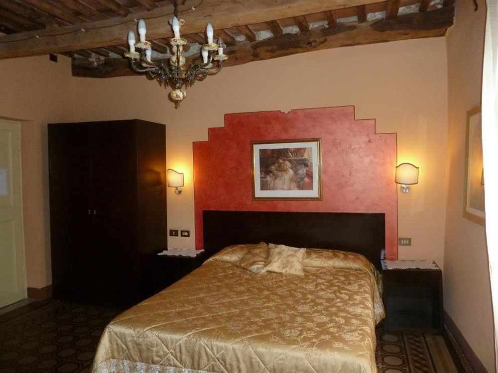 Antica Residenza Santa Chiara -City Center Lucca Exterior photo